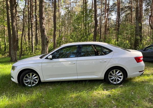 Skoda Superb cena 87500 przebieg: 80000, rok produkcji 2018 z Sosnowiec małe 301